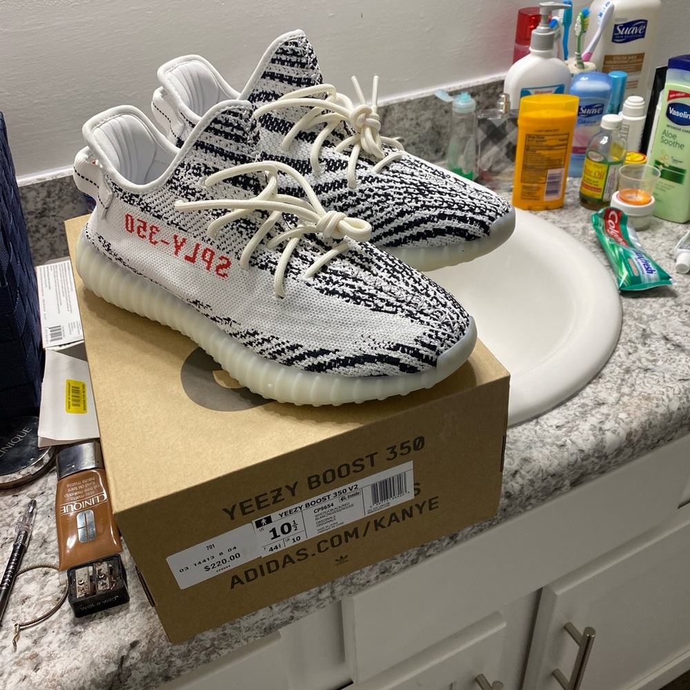Adidas yeezy boost 350 zebra size 10.5